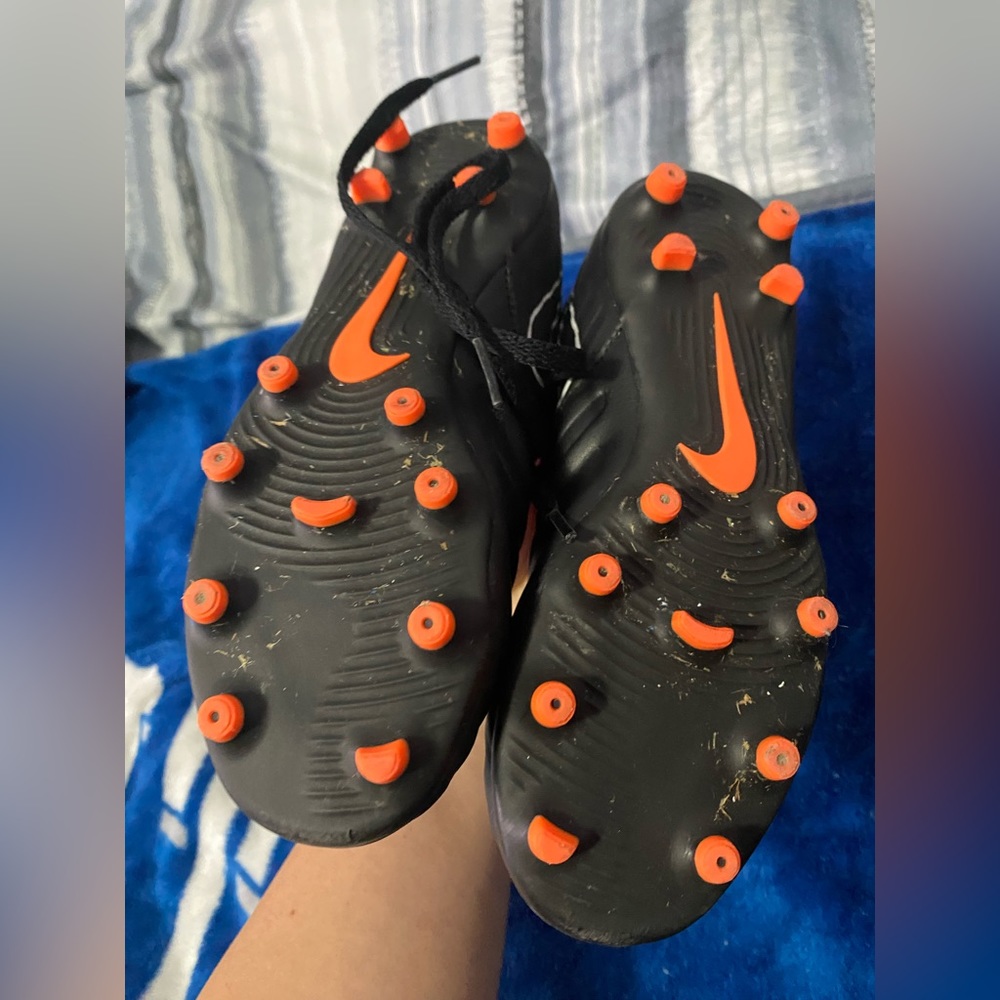 Nike Tiempo soccer cleats size 2Y - Picture 6 of 8